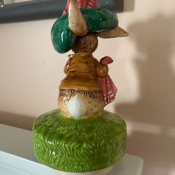 Vintage Benjamin Bunny Rotating Music Box by Schmidt - Picture 3 of 4